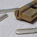 Як вибрати серцевину замка за типом ключа: ключ-ключ, ключ-вертушка або односторонній циліндр