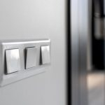 Як правильно вибрати електрофурнітуру для квартири та офісу: основні критерії безпеки
