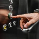 Безпека вантажних ліфтів: стандарти і норми