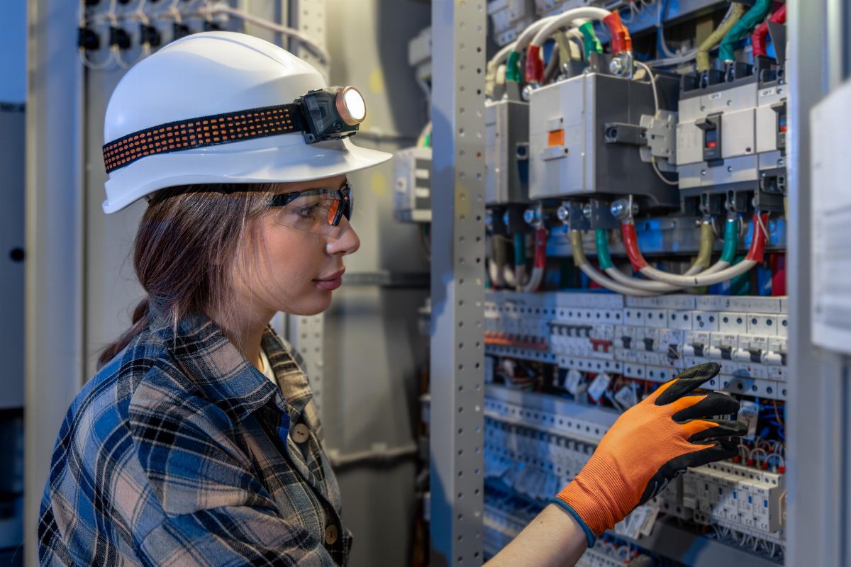 Групи з електробезпеки: кому яка потрібна і як часто їх підтверджувати