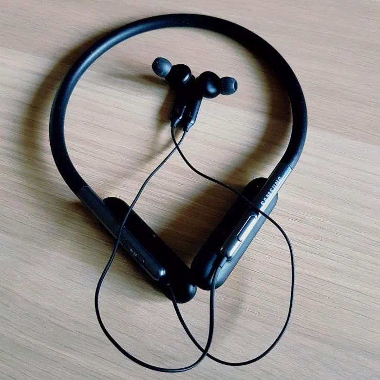 Samsung U Flex Headphones: особенности и плюсы гарнитуры